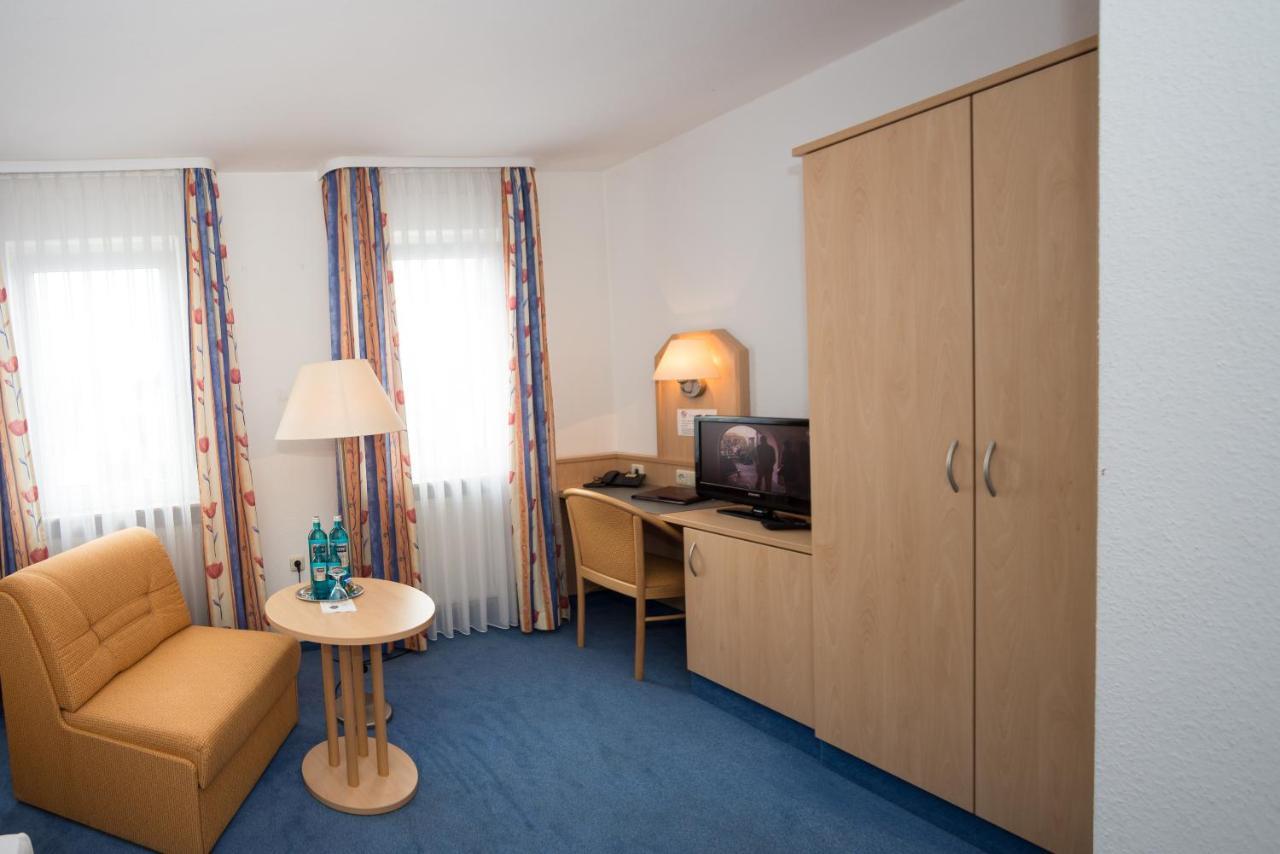 Hotel-Gasthof Weisses Ross Schwaig Habitación foto